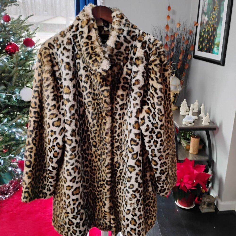 Calvin Klein Leopard Print Faux Fur Coat | One Size | Like New - Picture 6 of 9